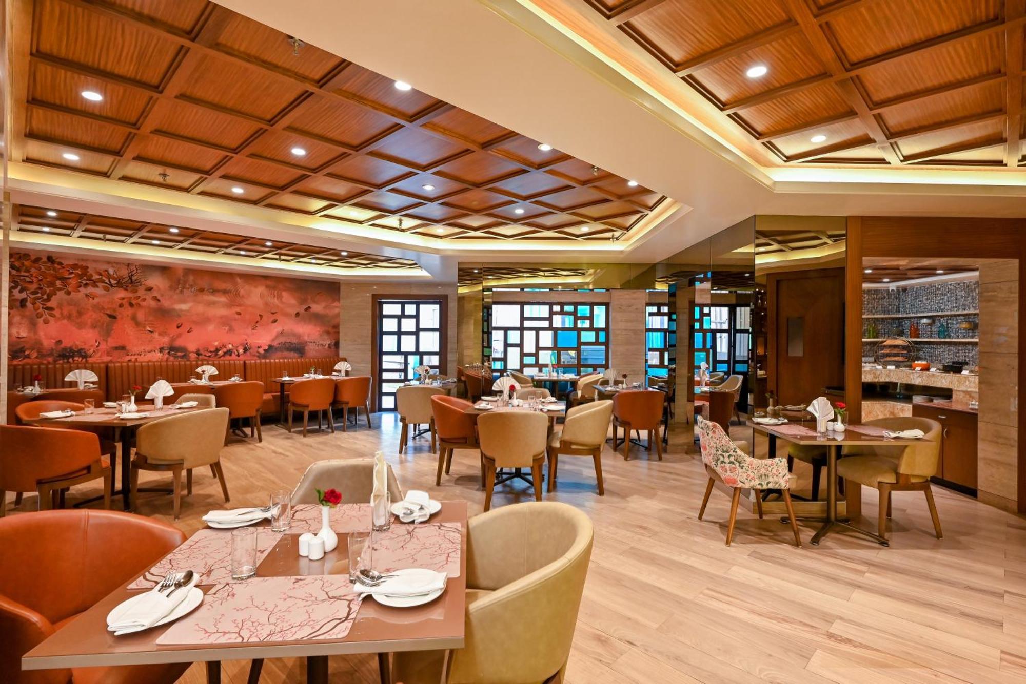 Hotel Maharaja Regency Satara Esterno foto