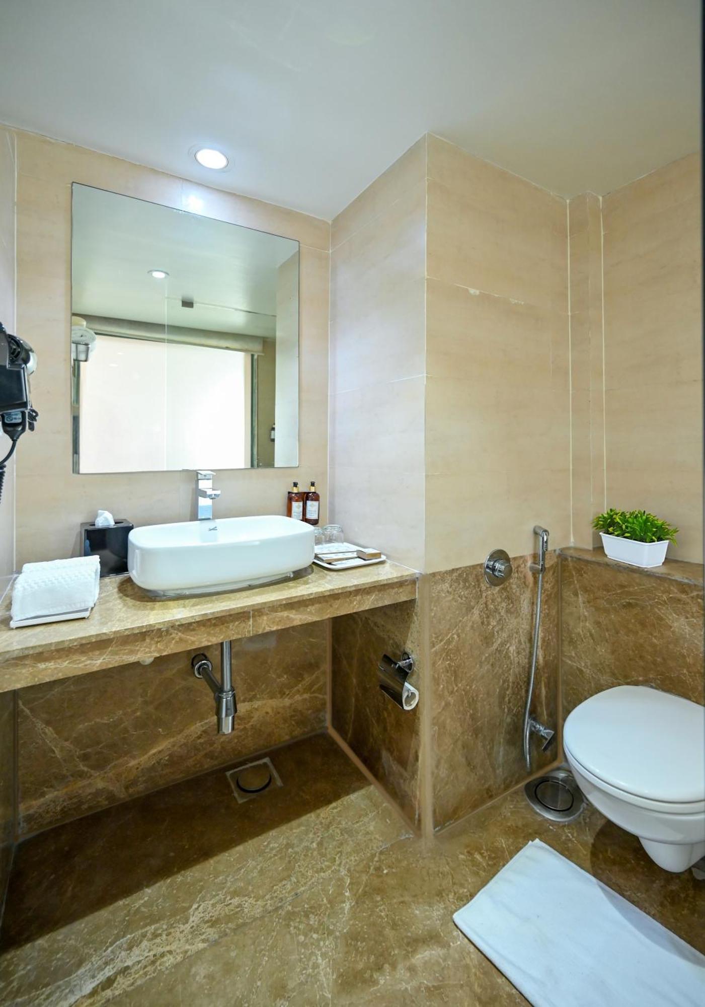 Hotel Maharaja Regency Satara Esterno foto