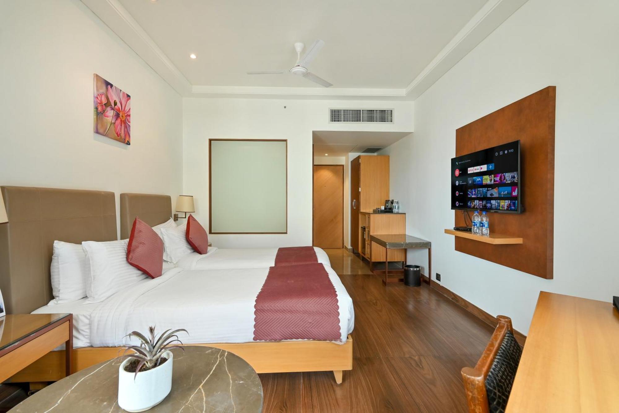 Hotel Maharaja Regency Satara Esterno foto