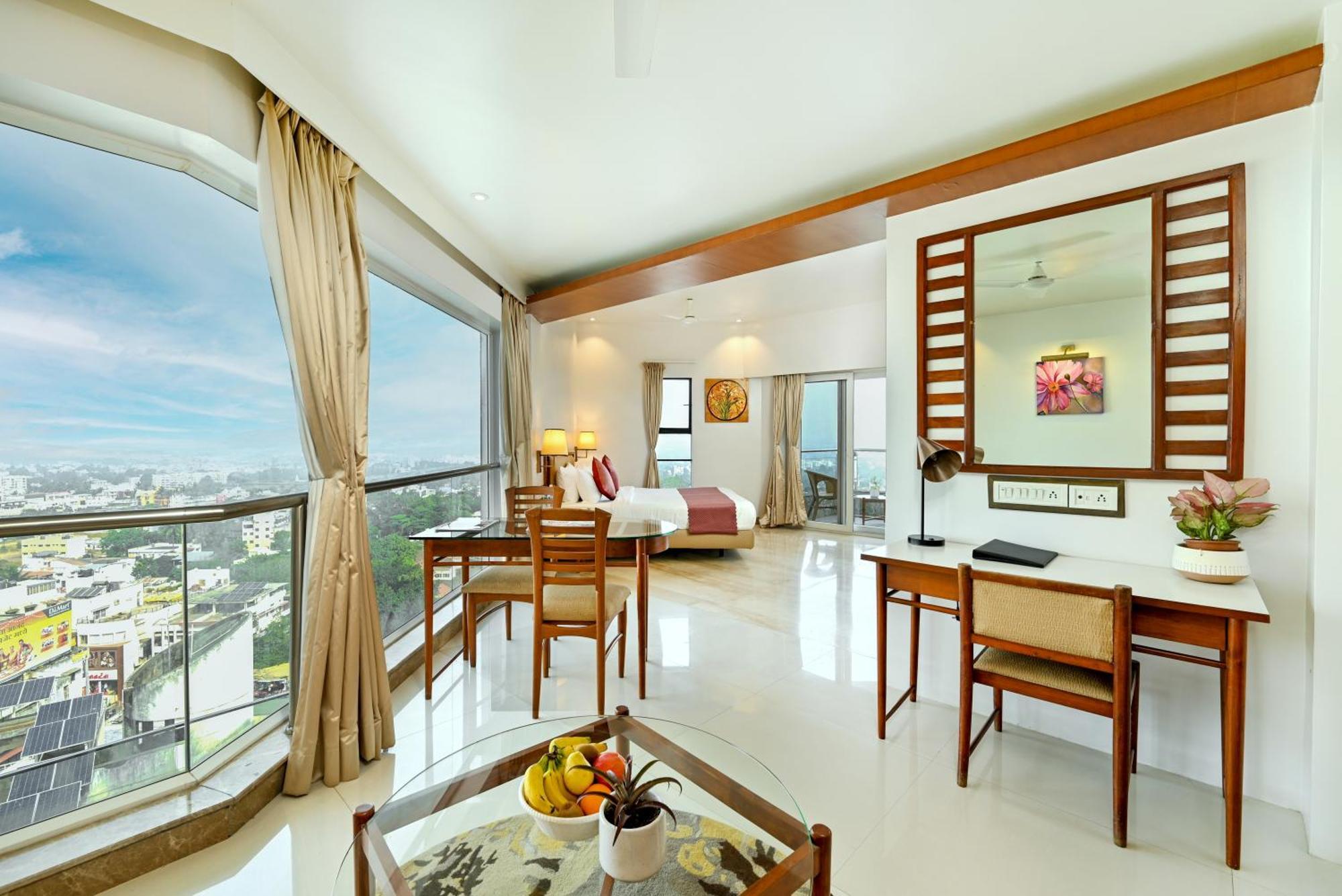 Hotel Maharaja Regency Satara Esterno foto