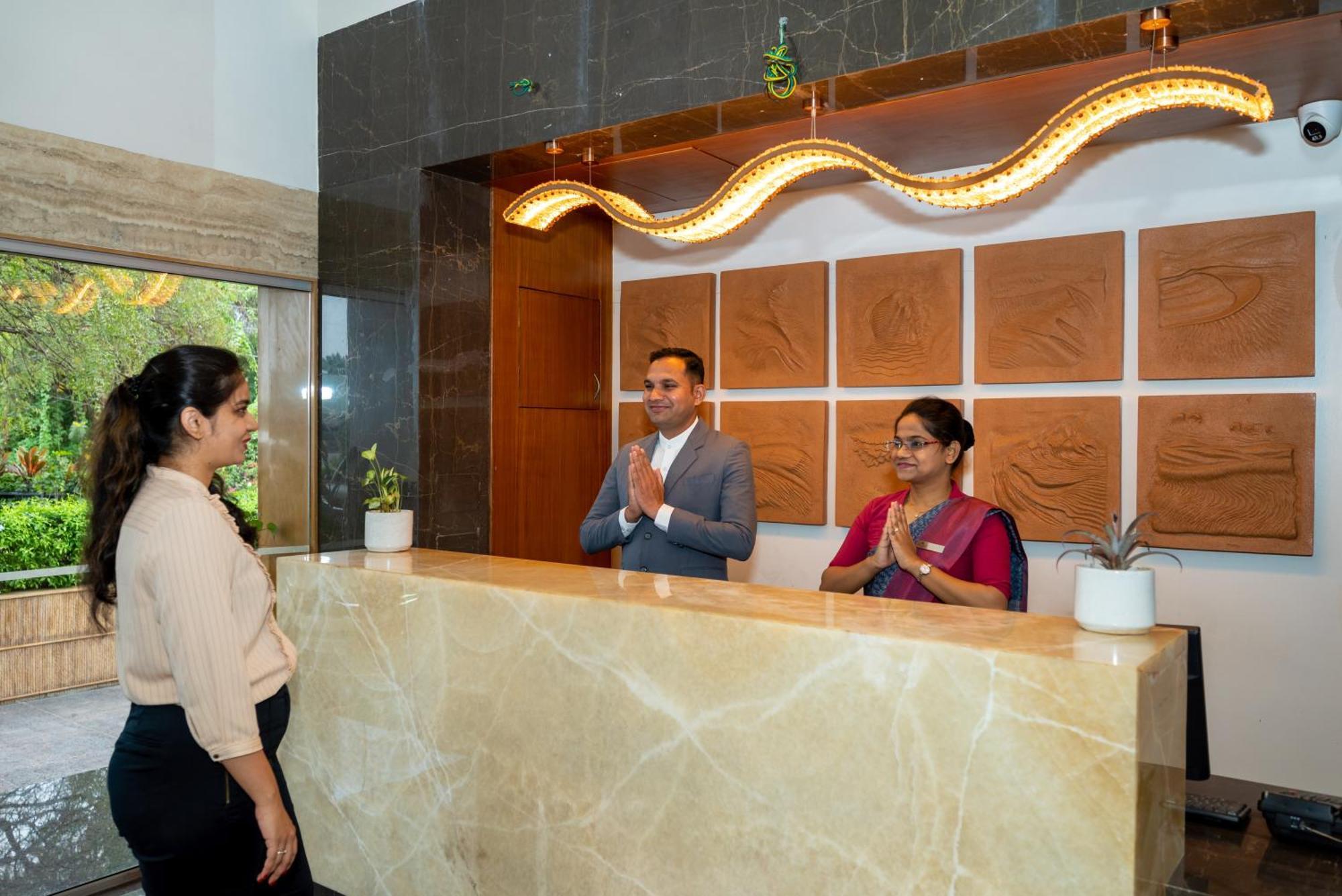 Hotel Maharaja Regency Satara Esterno foto