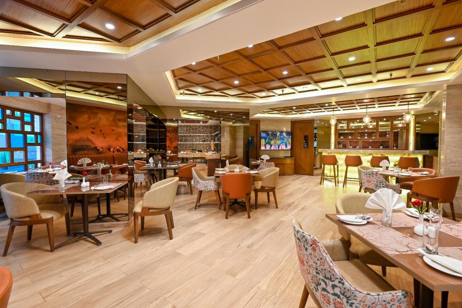 Hotel Maharaja Regency Satara Esterno foto