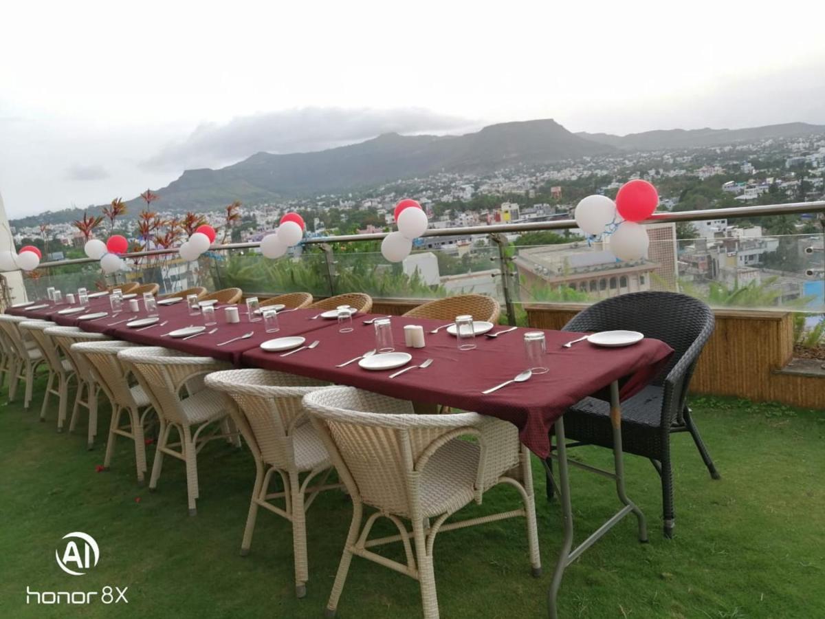 Hotel Maharaja Regency Satara Esterno foto