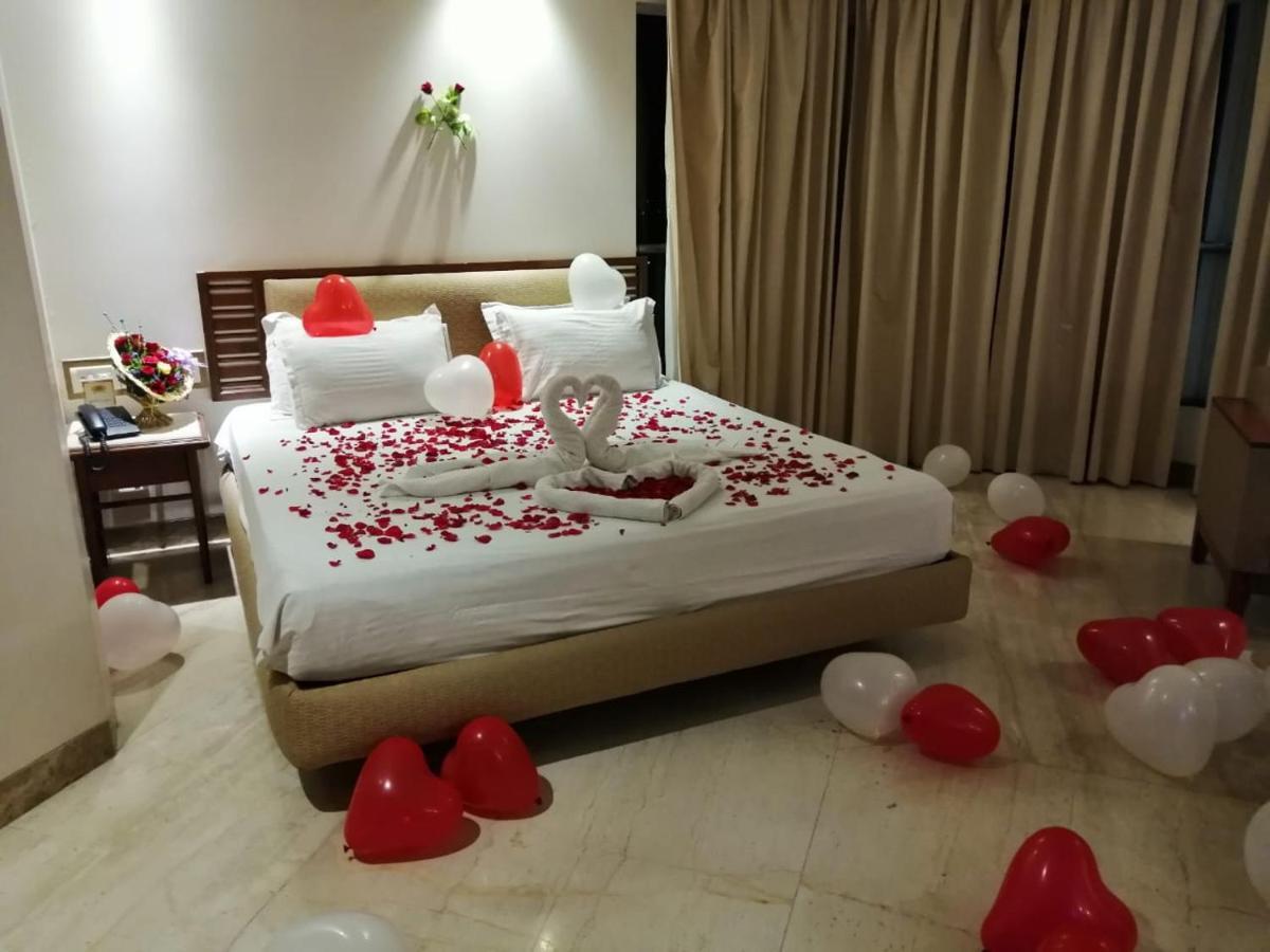 Hotel Maharaja Regency Satara Esterno foto