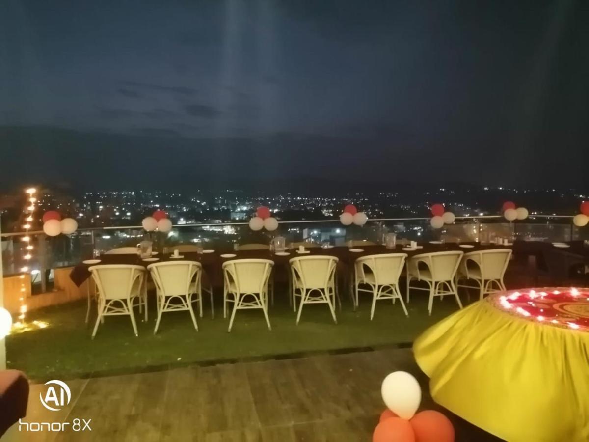 Hotel Maharaja Regency Satara Esterno foto