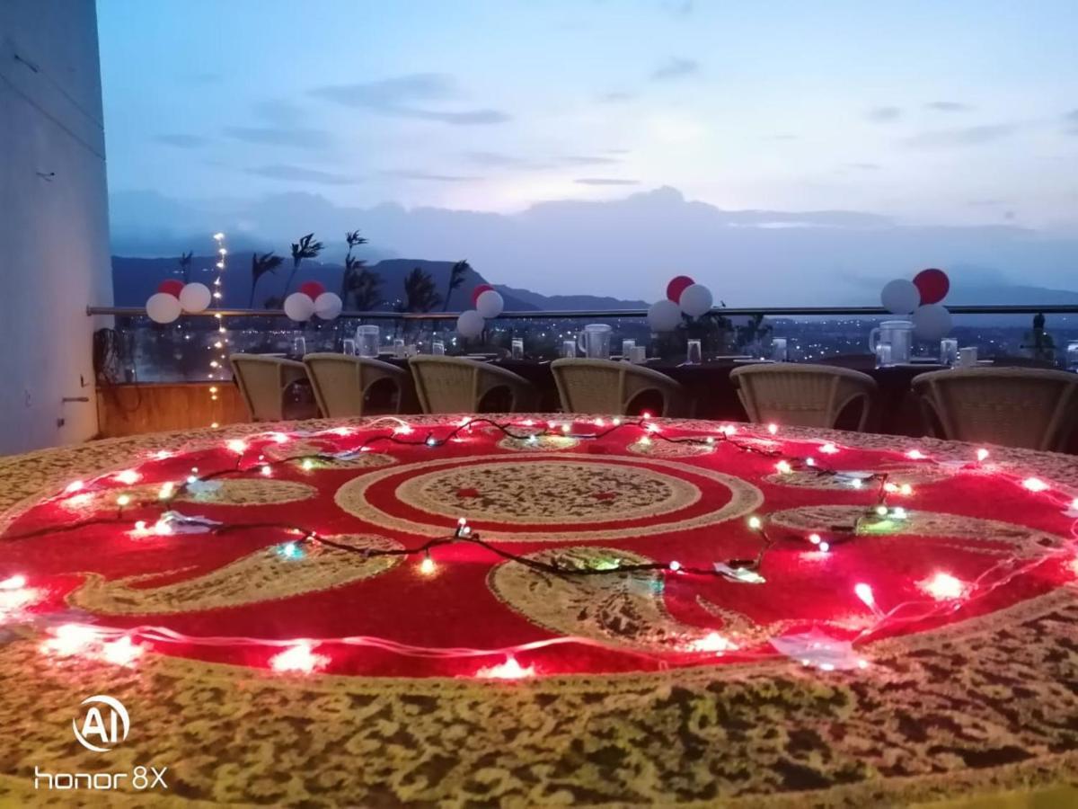 Hotel Maharaja Regency Satara Esterno foto
