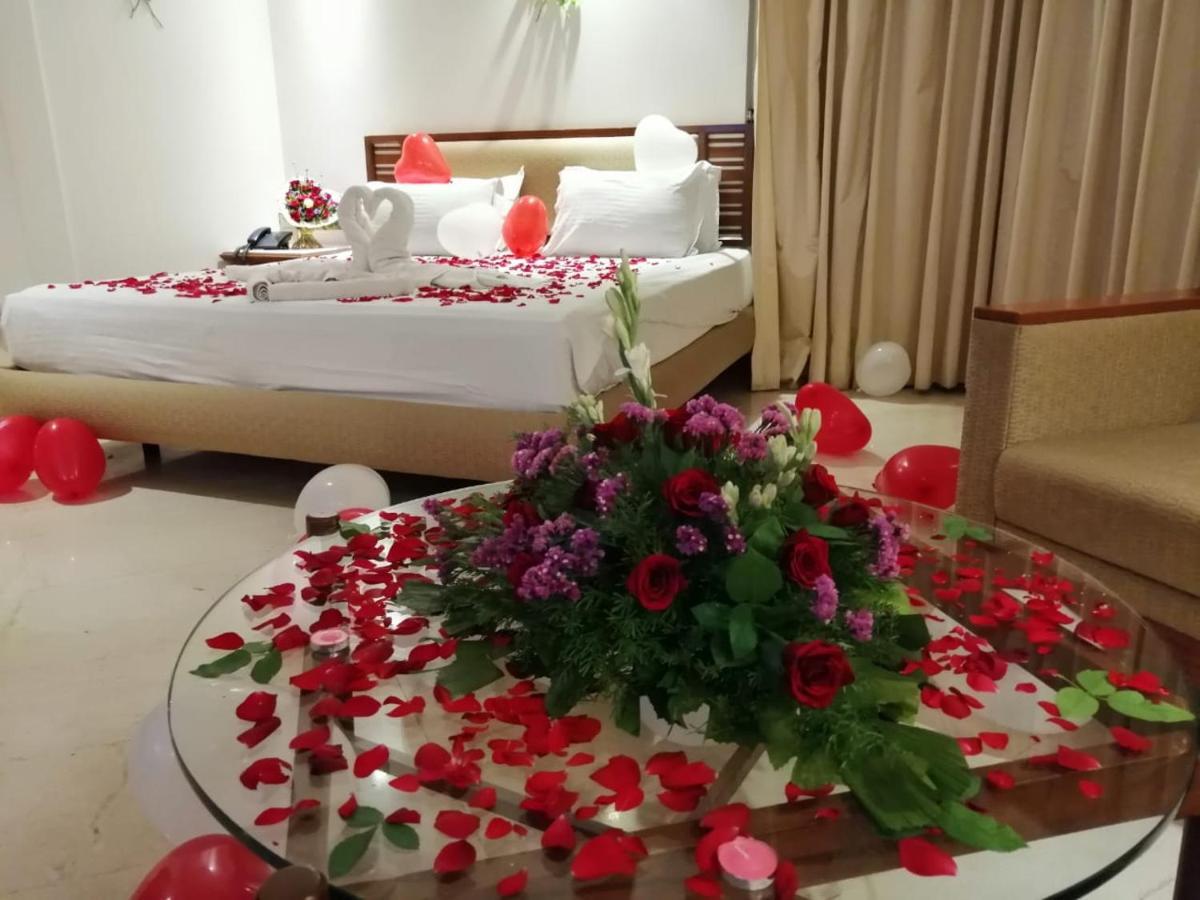 Hotel Maharaja Regency Satara Esterno foto