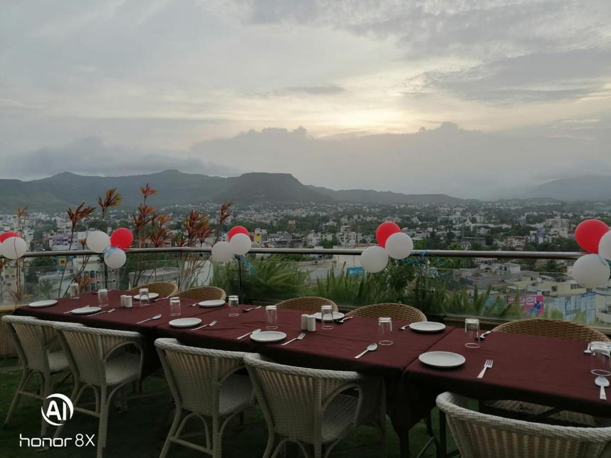 Hotel Maharaja Regency Satara Esterno foto