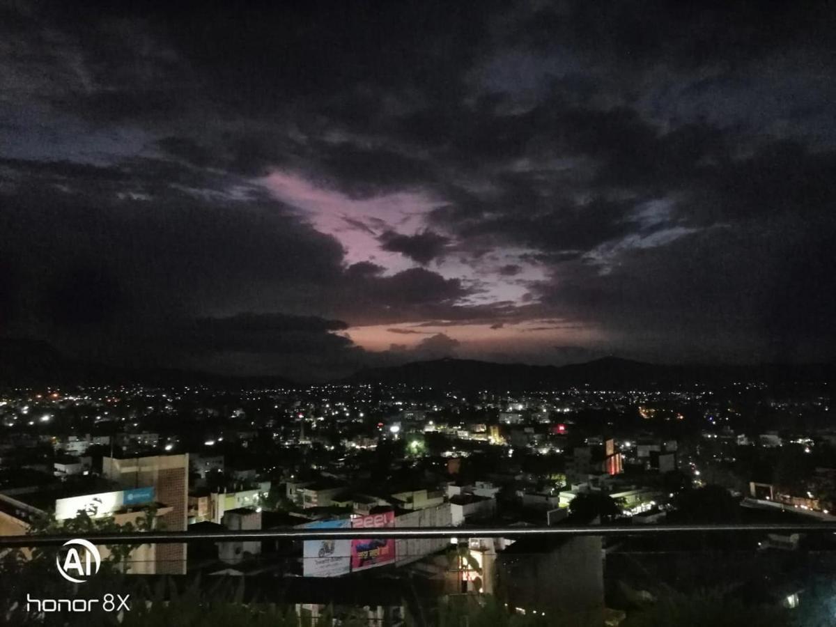 Hotel Maharaja Regency Satara Esterno foto